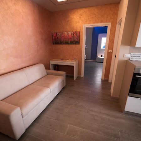 Garda Fantasy Apartment - Jacuzzi Desenzano del Garda Exteriör bild