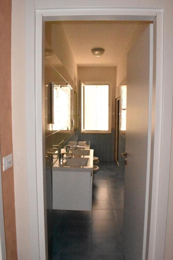 Garda Fantasy Apartment - Jacuzzi Desenzano del Garda Exteriör bild