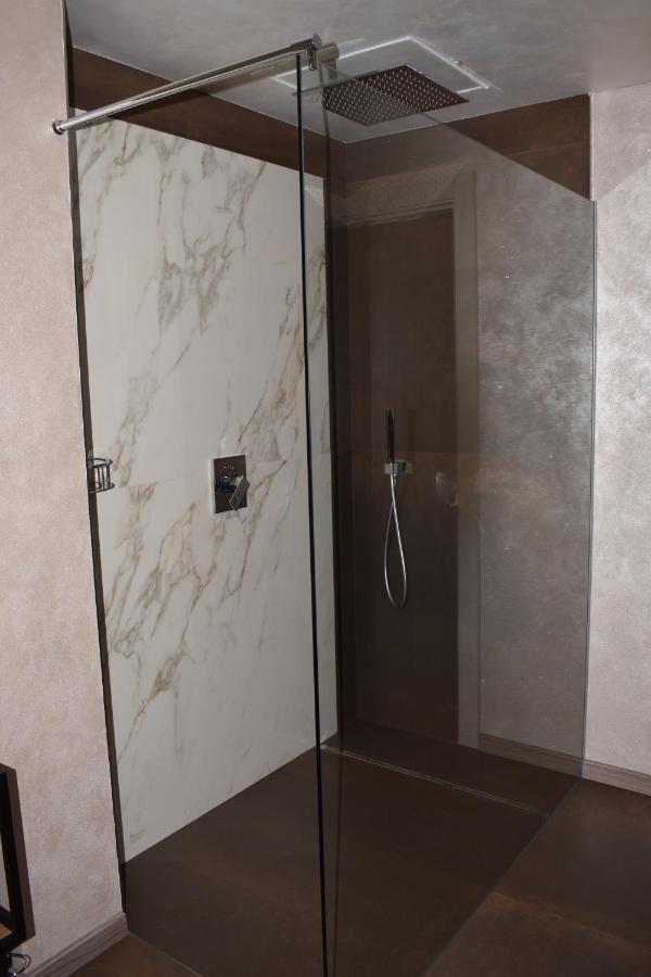 Garda Fantasy Apartment - Jacuzzi Desenzano del Garda Exteriör bild