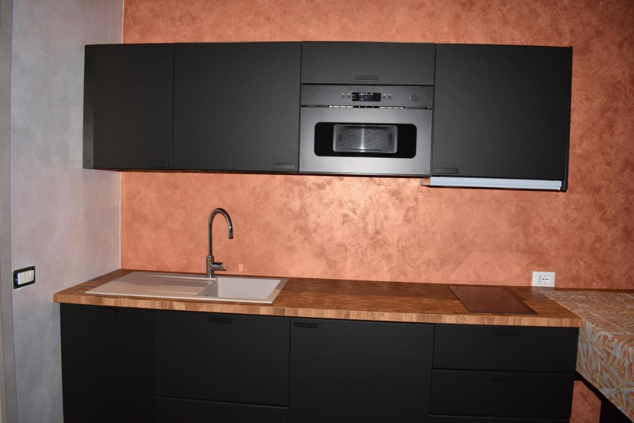 Garda Fantasy Apartment - Jacuzzi Desenzano del Garda Exteriör bild