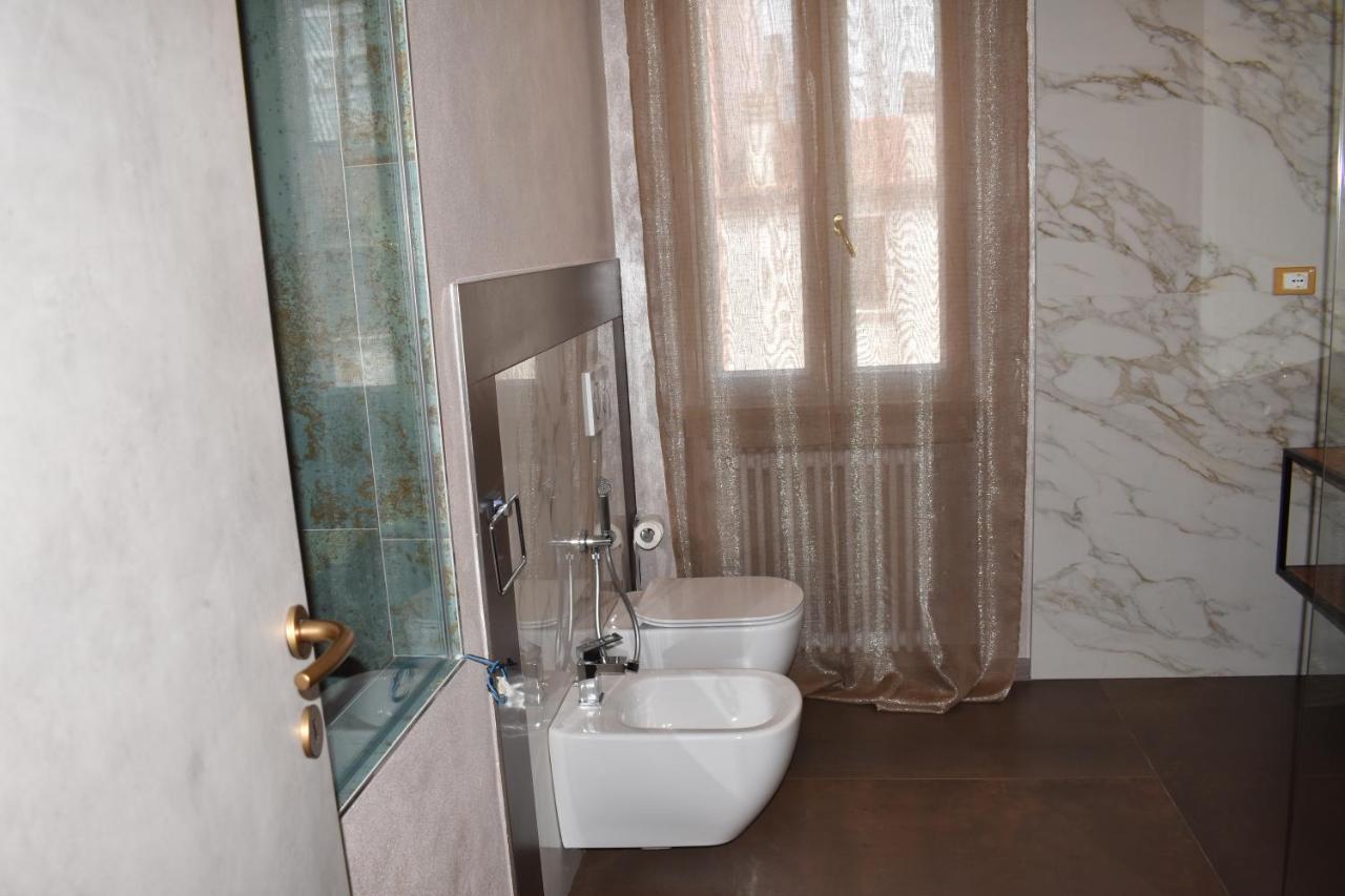 Garda Fantasy Apartment - Jacuzzi Desenzano del Garda Exteriör bild