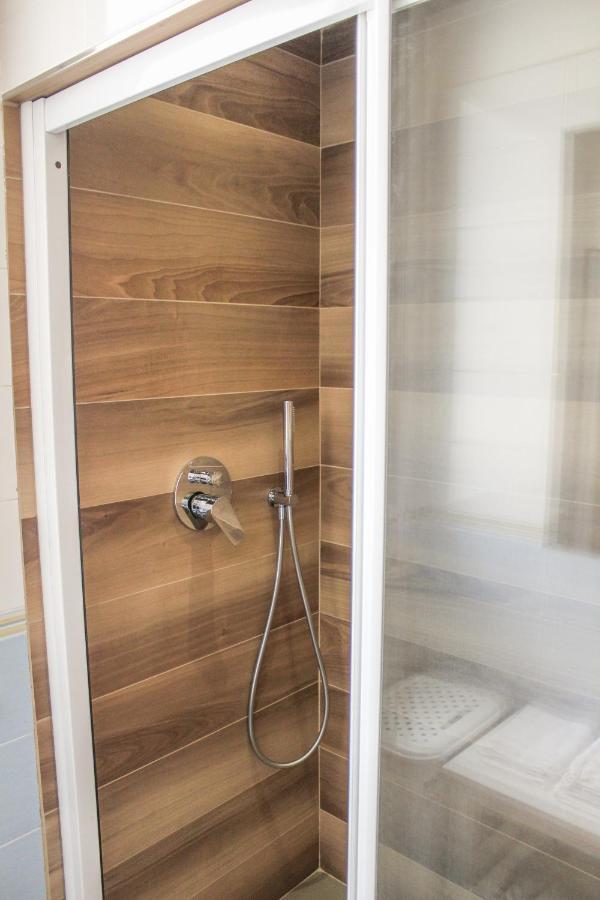 Garda Fantasy Apartment - Jacuzzi Desenzano del Garda Exteriör bild