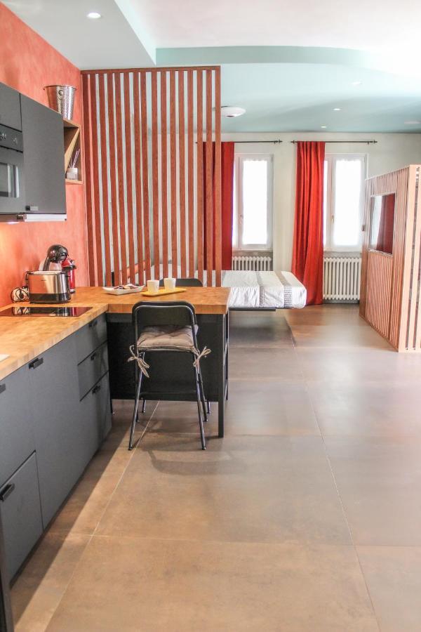 Garda Fantasy Apartment - Jacuzzi Desenzano del Garda Exteriör bild