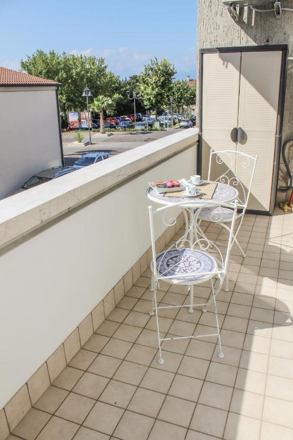 Garda Fantasy Apartment - Jacuzzi Desenzano del Garda Exteriör bild