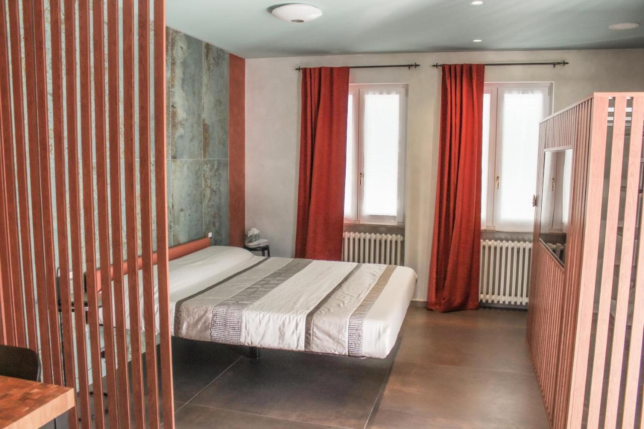 Garda Fantasy Apartment - Jacuzzi Desenzano del Garda Exteriör bild