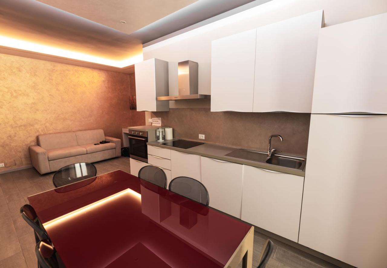 Garda Fantasy Apartment - Jacuzzi Desenzano del Garda Exteriör bild