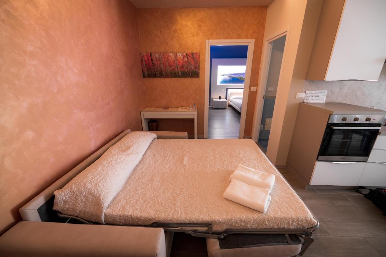 Garda Fantasy Apartment - Jacuzzi Desenzano del Garda Exteriör bild